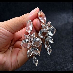 ✨ New crystal dangling earrings ✨